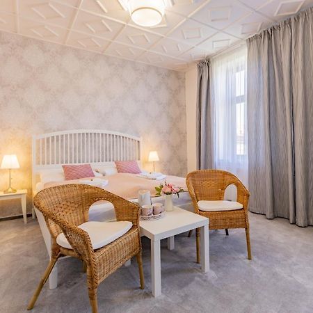Hotel Amadeus Budweis Exterior foto