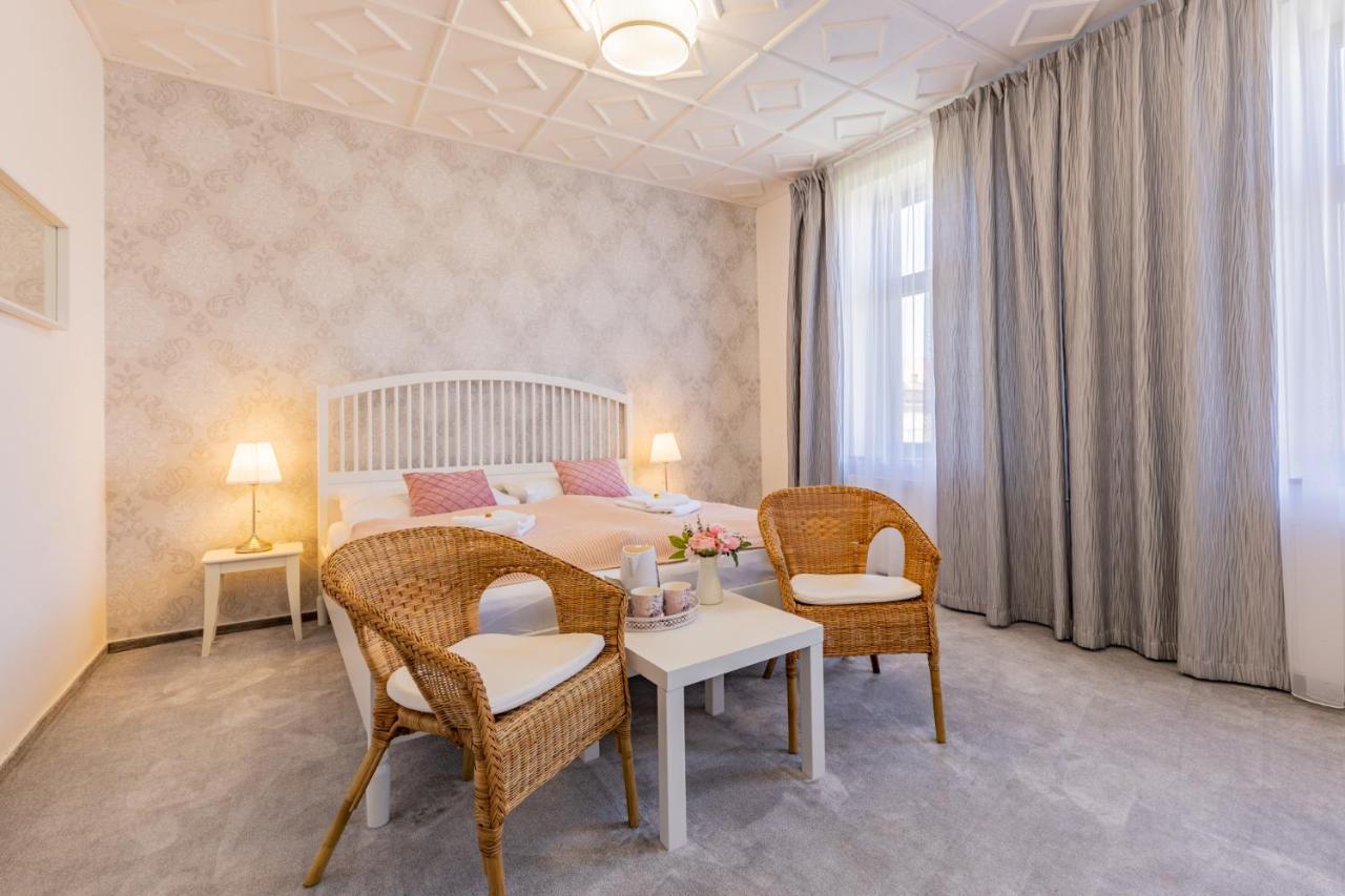 Hotel Amadeus Budweis Exterior foto