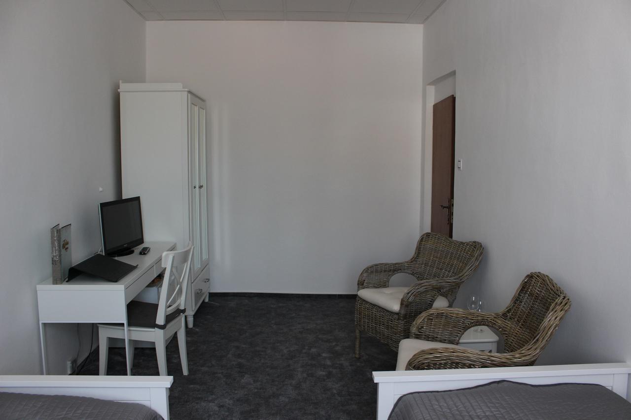 Hotel Amadeus Budweis Exterior foto